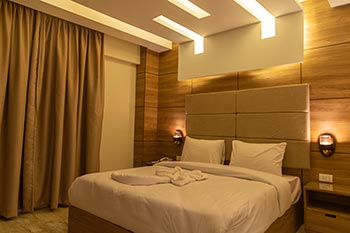Nine Pyramids view hotel Double-room-queen-bed